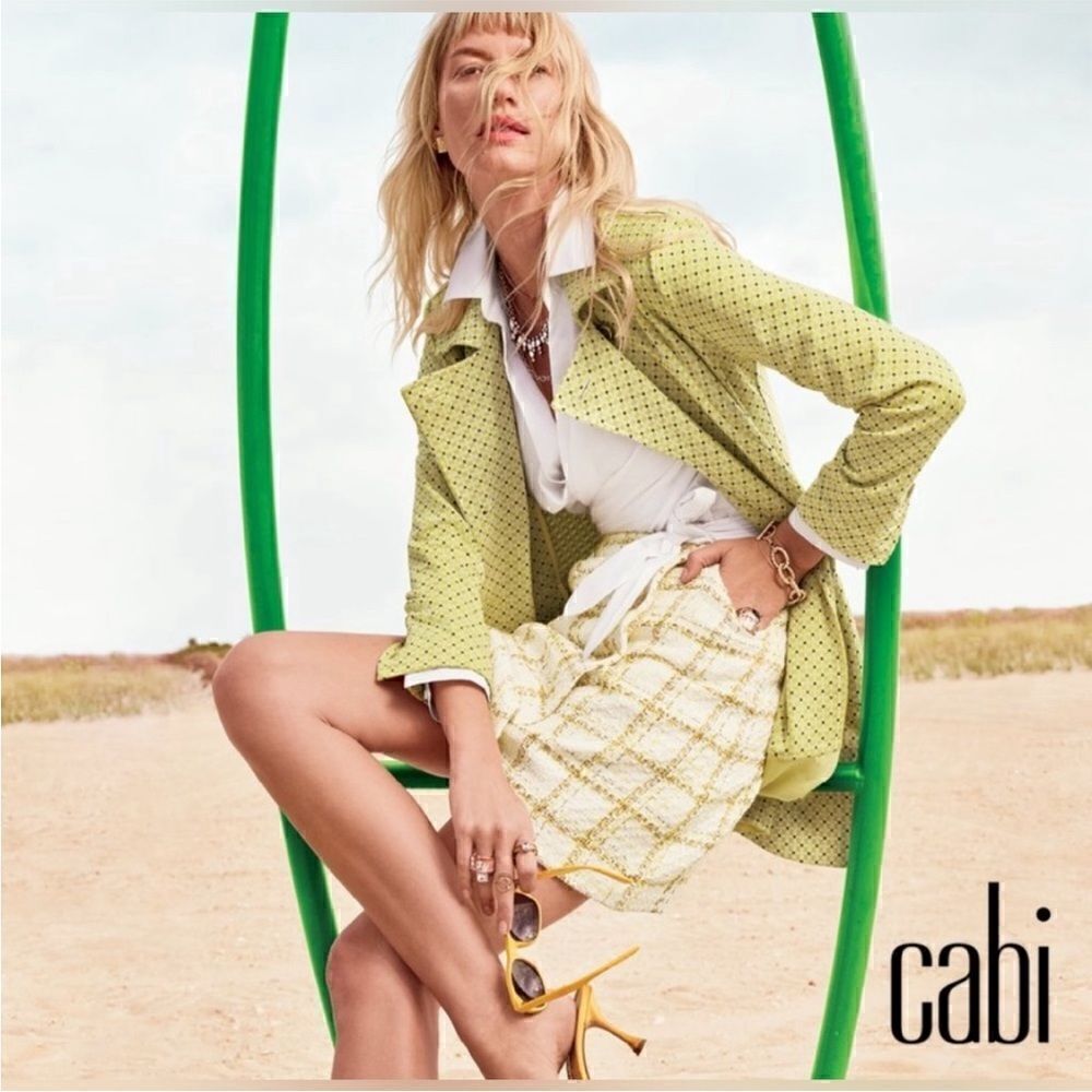 Cabi the Coco yellow & cream tweed mini button front w/pockets. Size 8. NWOT
